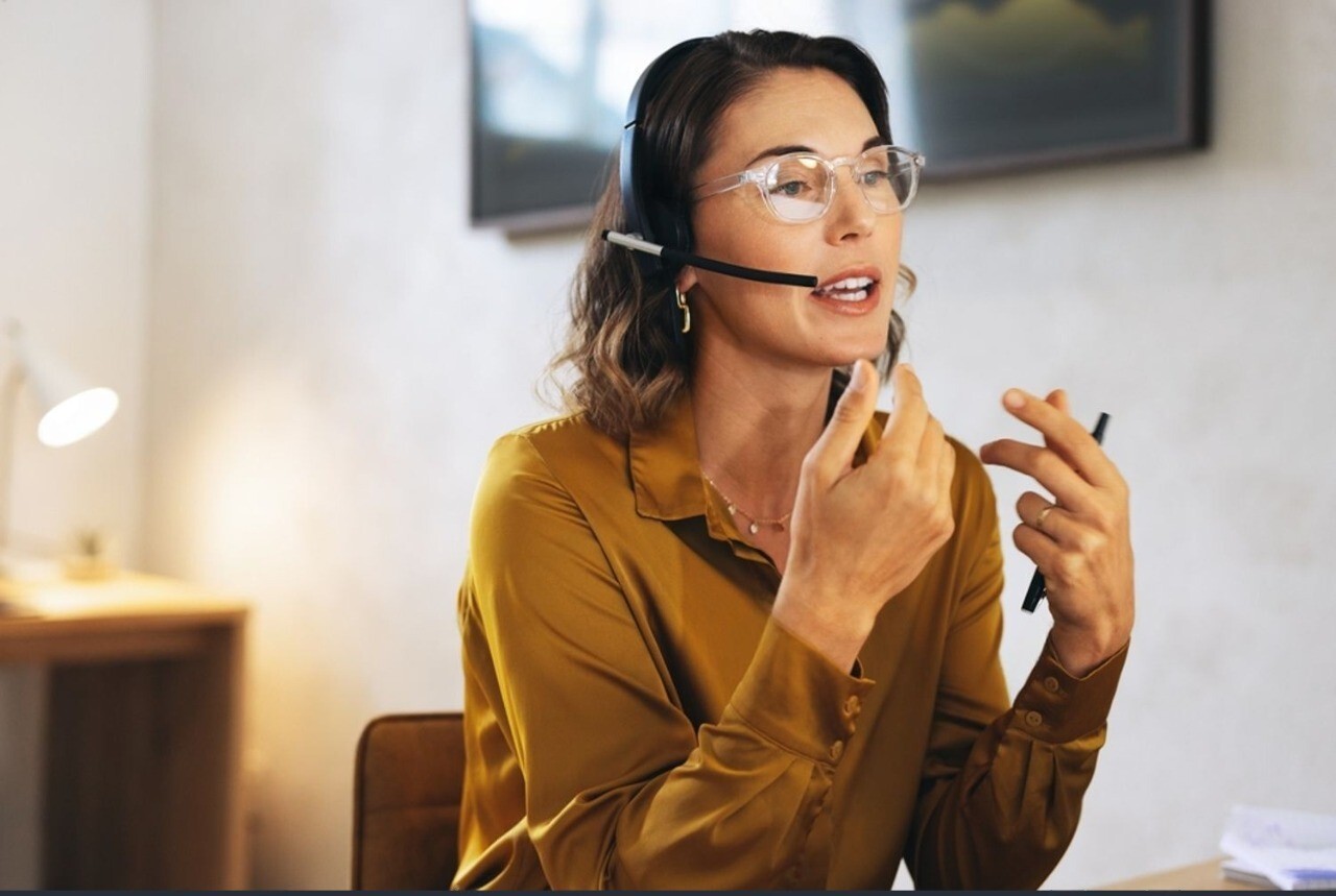 Customer support and brand connection illustration representing Branscor contact page